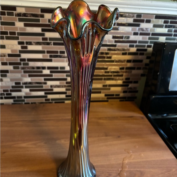 Vintage Amethyst Carnival Glass Fluted Vase - Picture 9 of 9